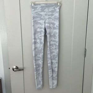 White Wunder Under High-Rise Camo Leggings